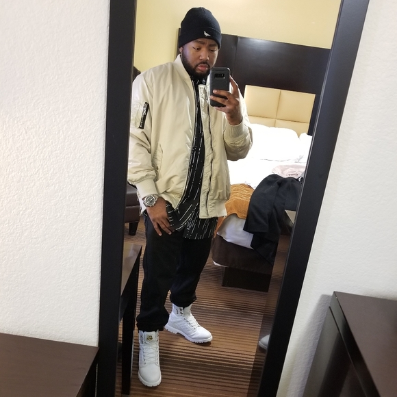 Shoes, clothes and etc. - Picture 2 of 3